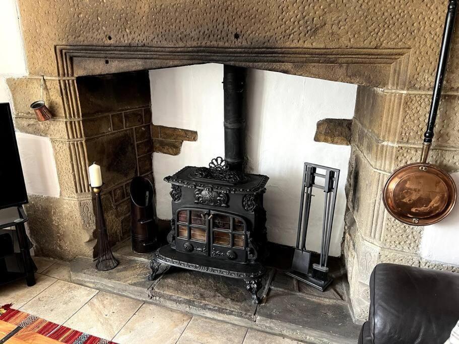 17Th Century Cottage With Hidden Garden Steeton Eksteriør bilde